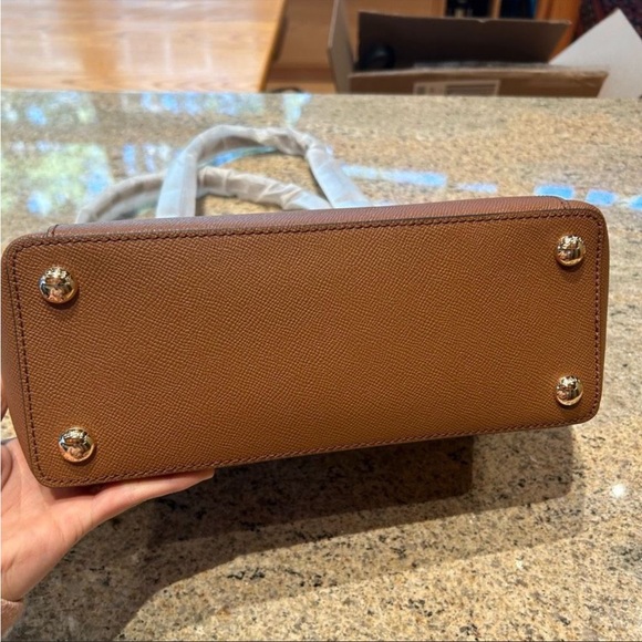 MICHAEL KORS Jet Set Leather Tote - Picture 8 of 10